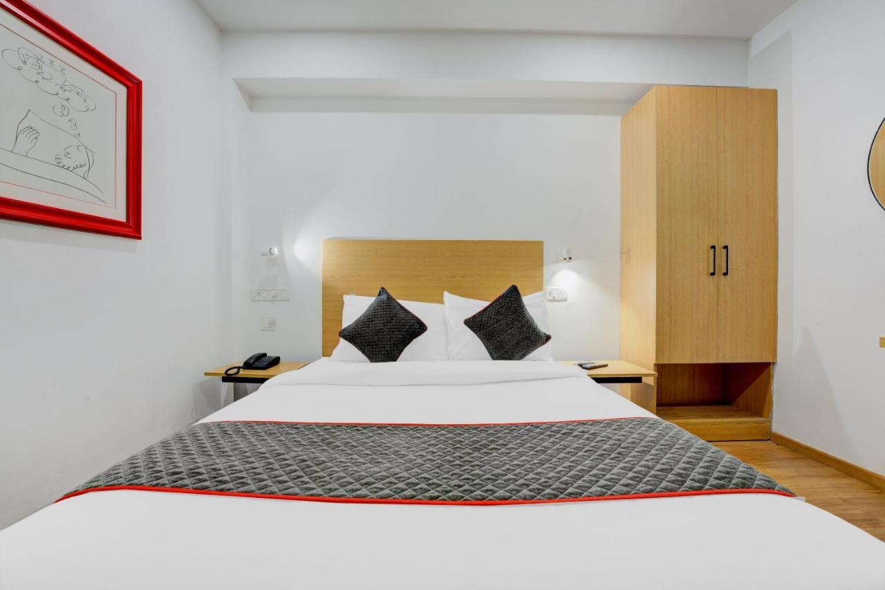Oyo Townhouse 74871 Thoraipakkam Hotell Chennai Exteriör bild