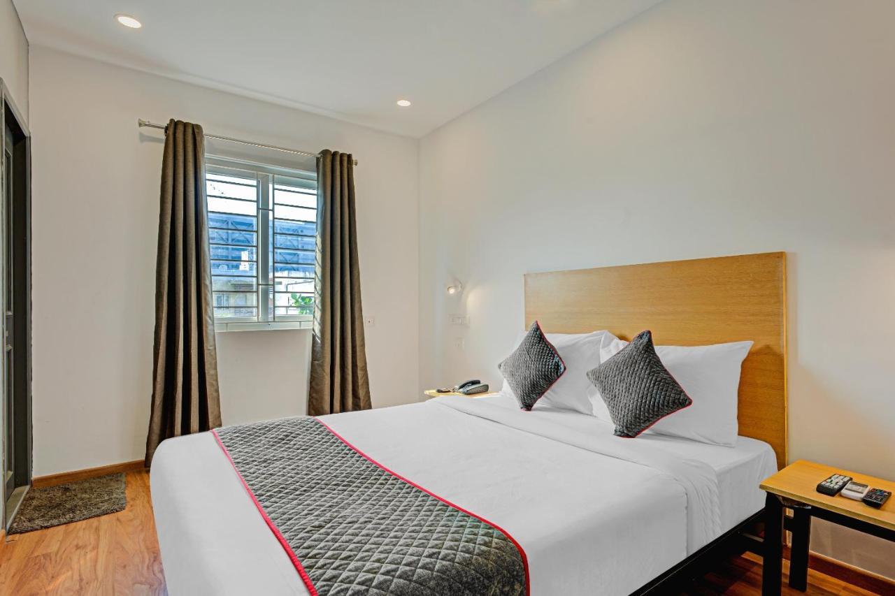 Oyo Townhouse 74871 Thoraipakkam Hotell Chennai Exteriör bild