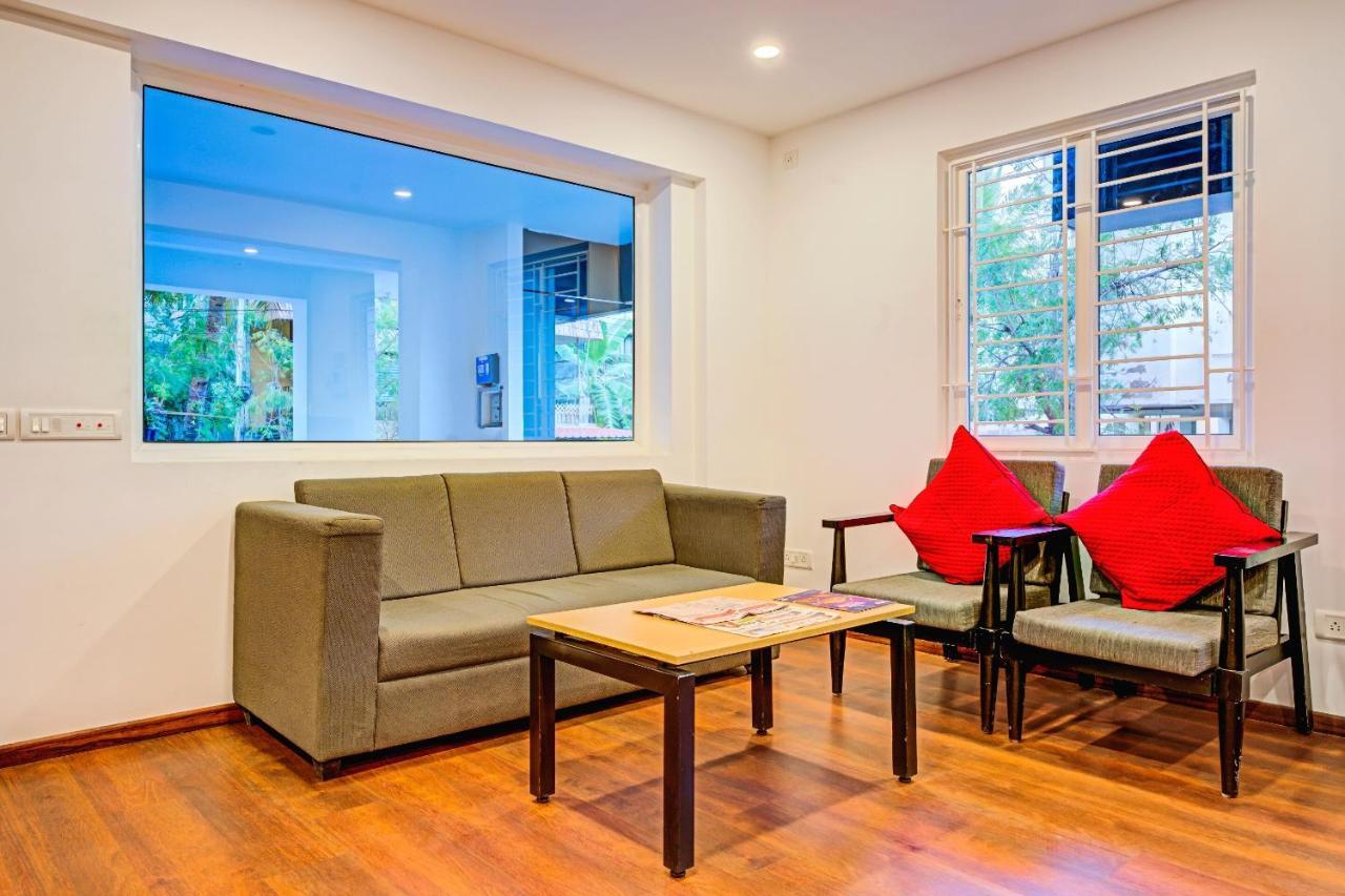 Oyo Townhouse 74871 Thoraipakkam Hotell Chennai Exteriör bild