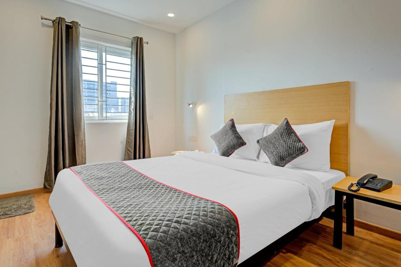 Oyo Townhouse 74871 Thoraipakkam Hotell Chennai Exteriör bild