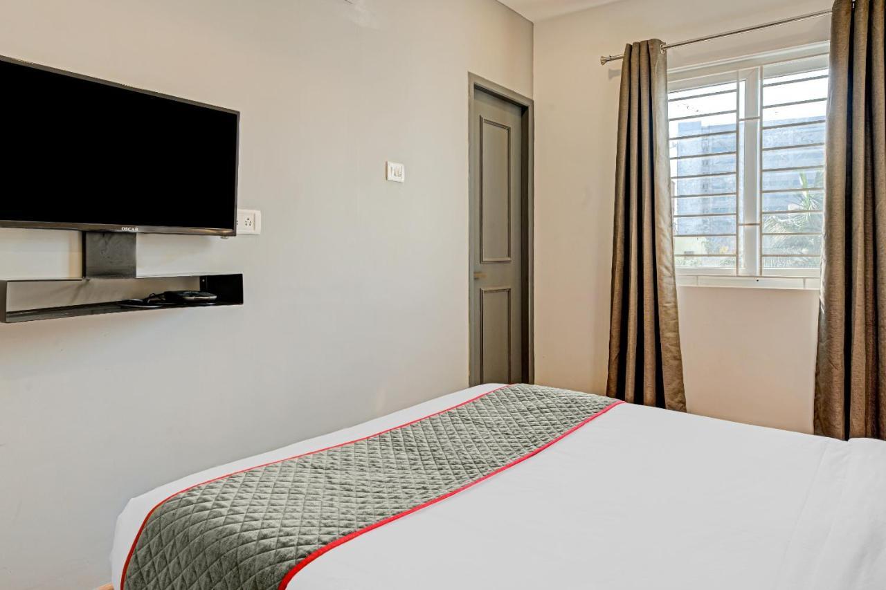 Oyo Townhouse 74871 Thoraipakkam Hotell Chennai Exteriör bild