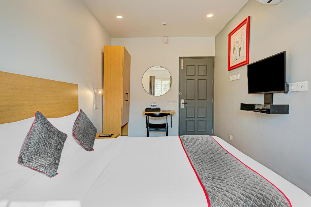 Oyo Townhouse 74871 Thoraipakkam Hotell Chennai Exteriör bild