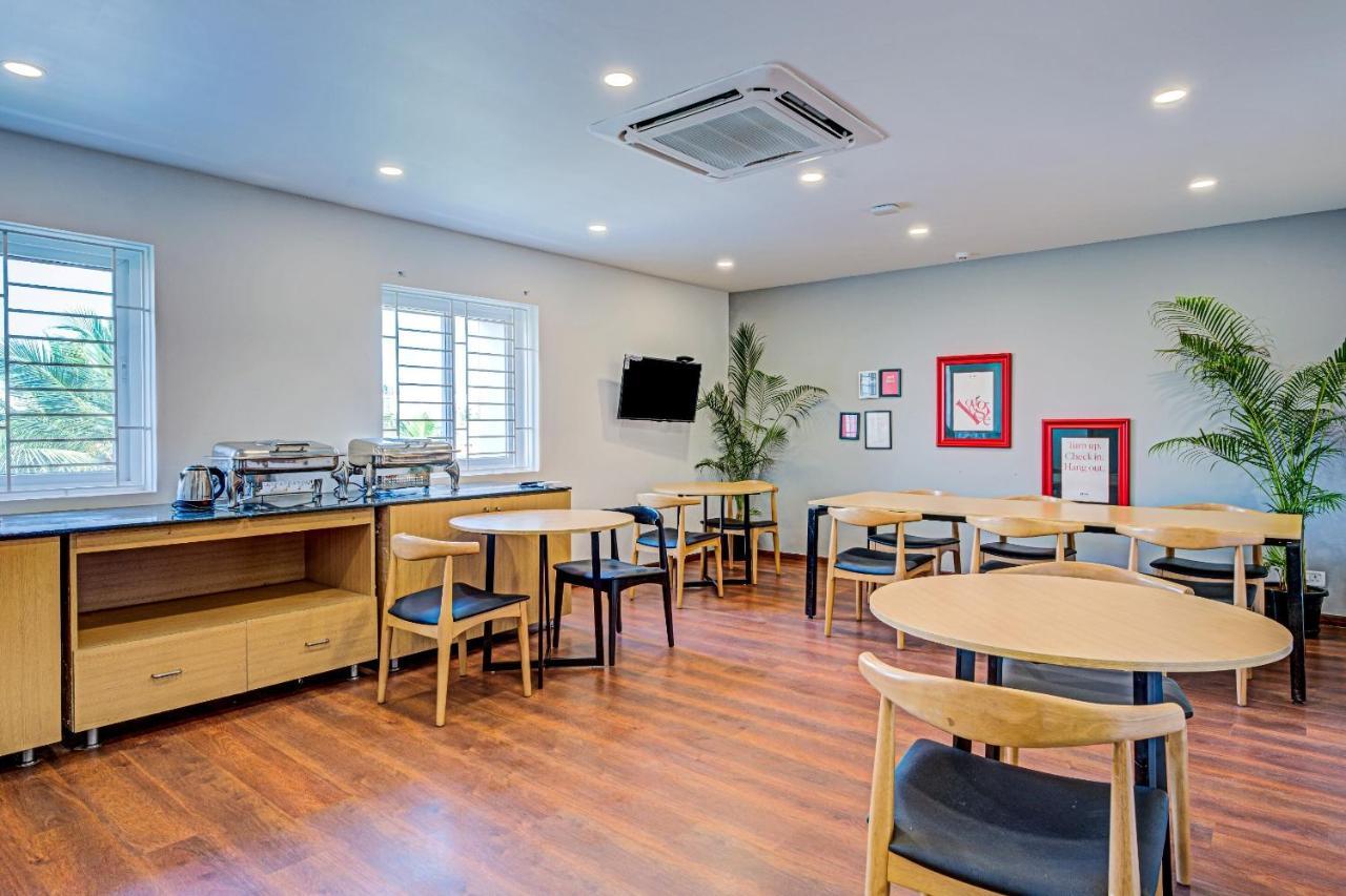 Oyo Townhouse 74871 Thoraipakkam Hotell Chennai Exteriör bild