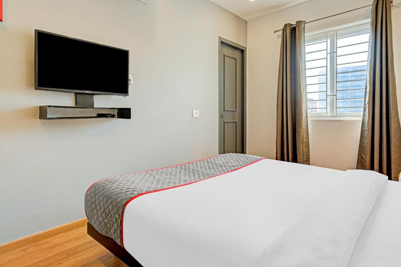 Oyo Townhouse 74871 Thoraipakkam Hotell Chennai Exteriör bild
