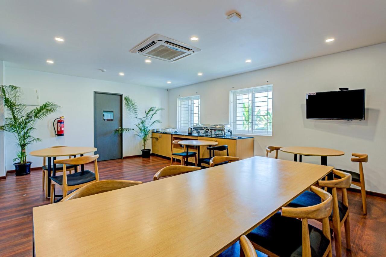 Oyo Townhouse 74871 Thoraipakkam Hotell Chennai Exteriör bild