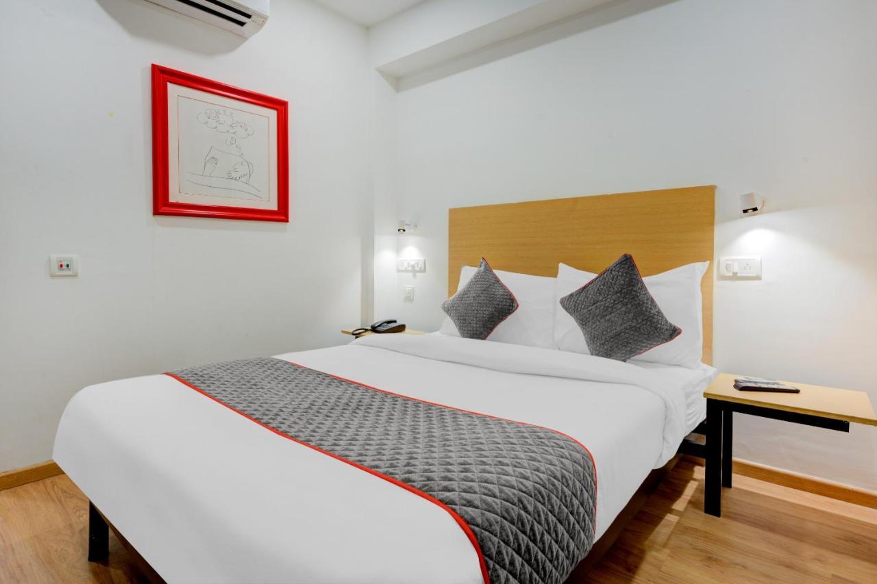 Oyo Townhouse 74871 Thoraipakkam Hotell Chennai Exteriör bild