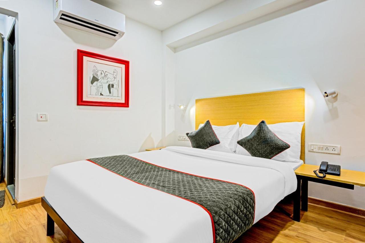 Oyo Townhouse 74871 Thoraipakkam Hotell Chennai Exteriör bild